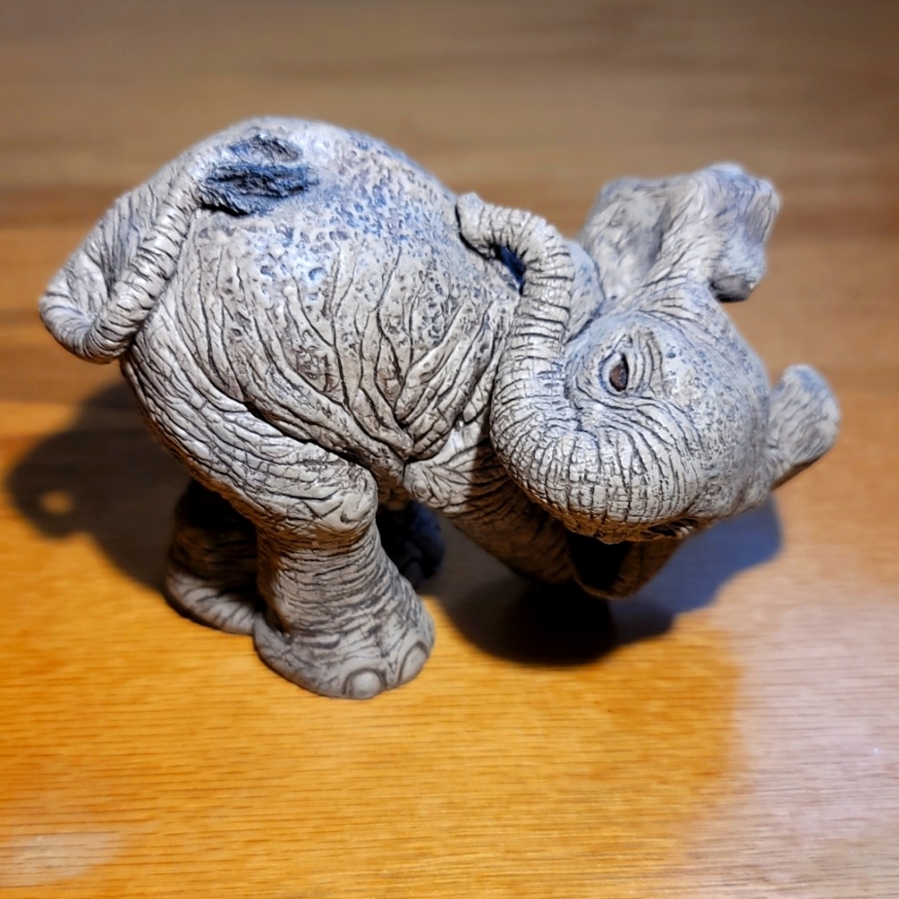 THE HERD "SNIFF" #3115  RETIRED MARTHA CAREY ELEPHANT